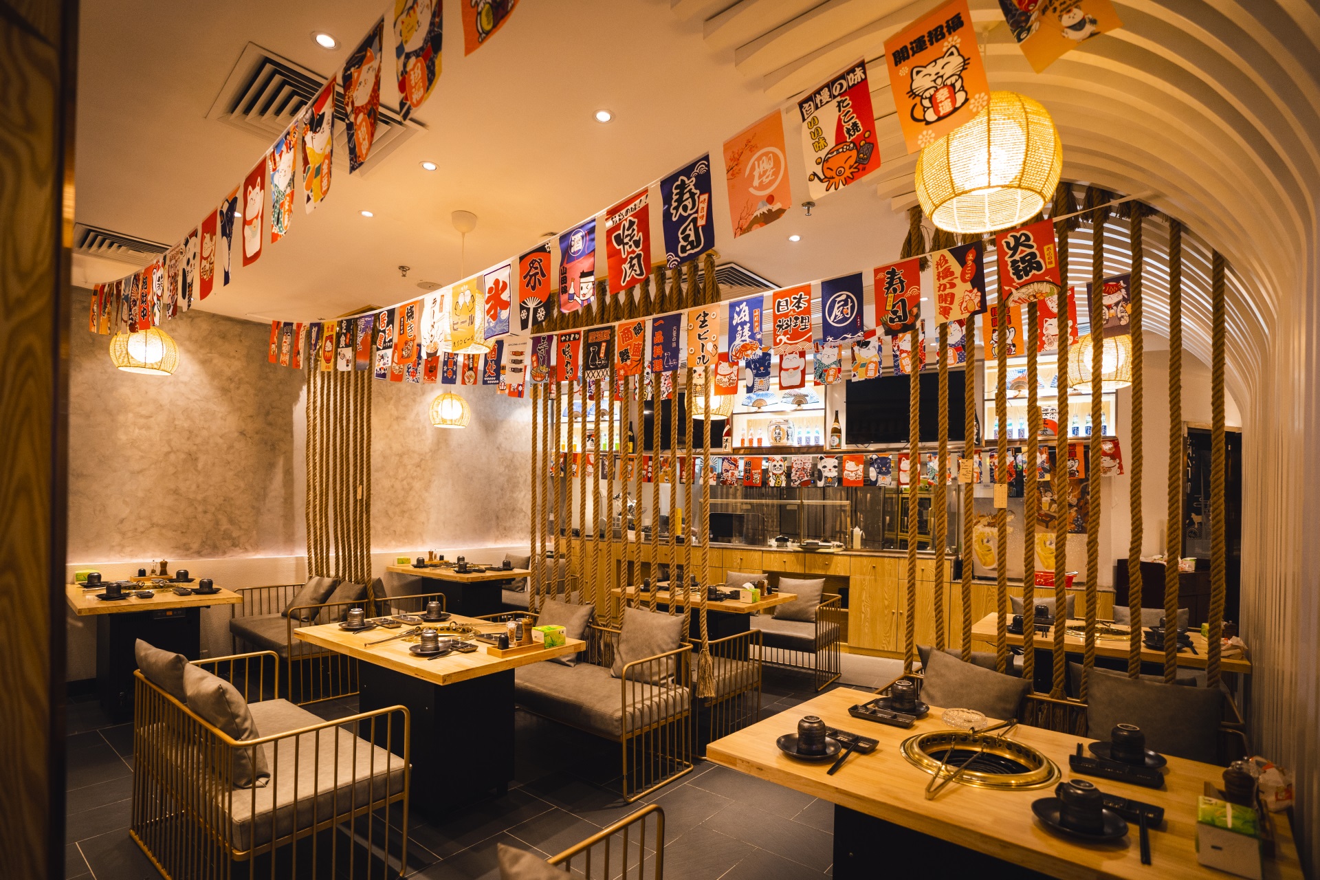 蒙山如何通过深圳餐饮空间设计来确定餐厅的装修风格？